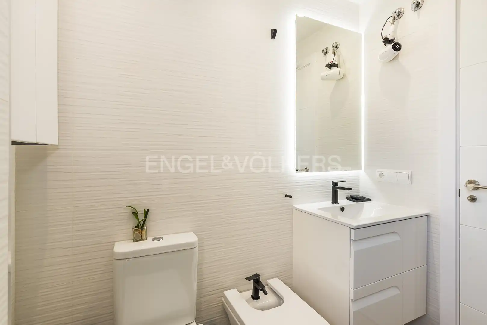 Bathroom of Attic for rent in Sitges  with Air Conditioner, Heating and Parquet flooring