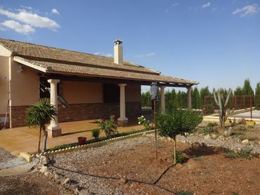 Villa mit Pool zum Verkauf in Fuente Palmera