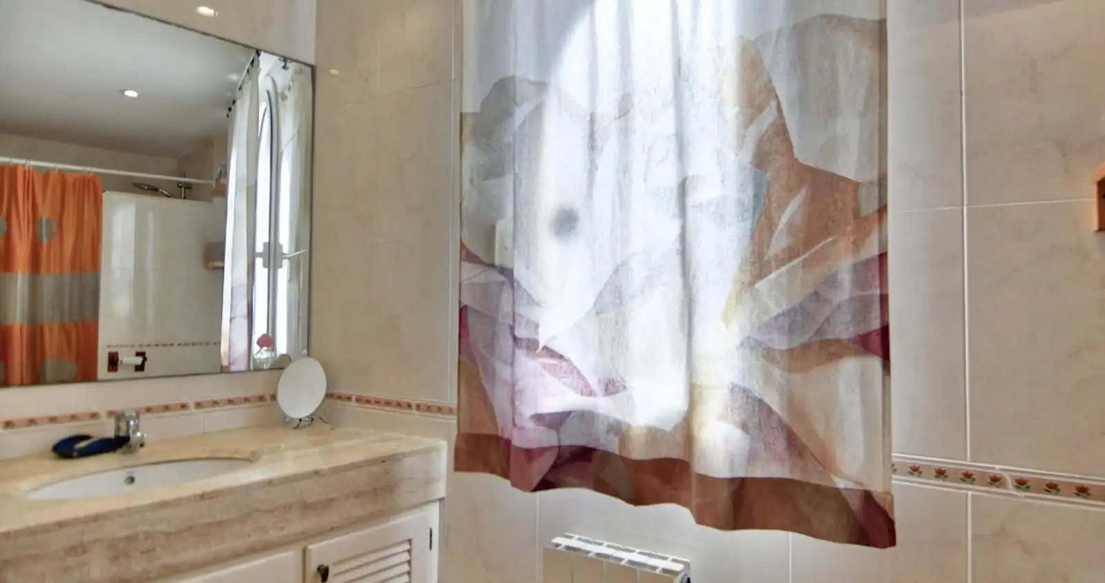 Badezimmer von Einfamilien-Reihenhaus zum Verkauf in Palafrugell mit Klimaanlage, Heizung und Terrasse