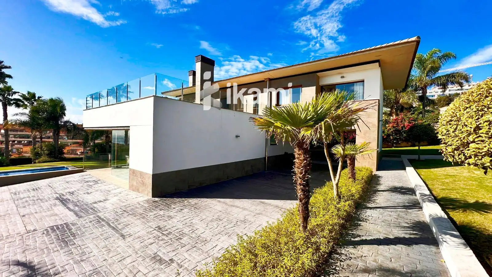 Vista exterior de Casa o chalet en venta en La Alcaidesa con Aire acondicionado, Calefacción y Terraza