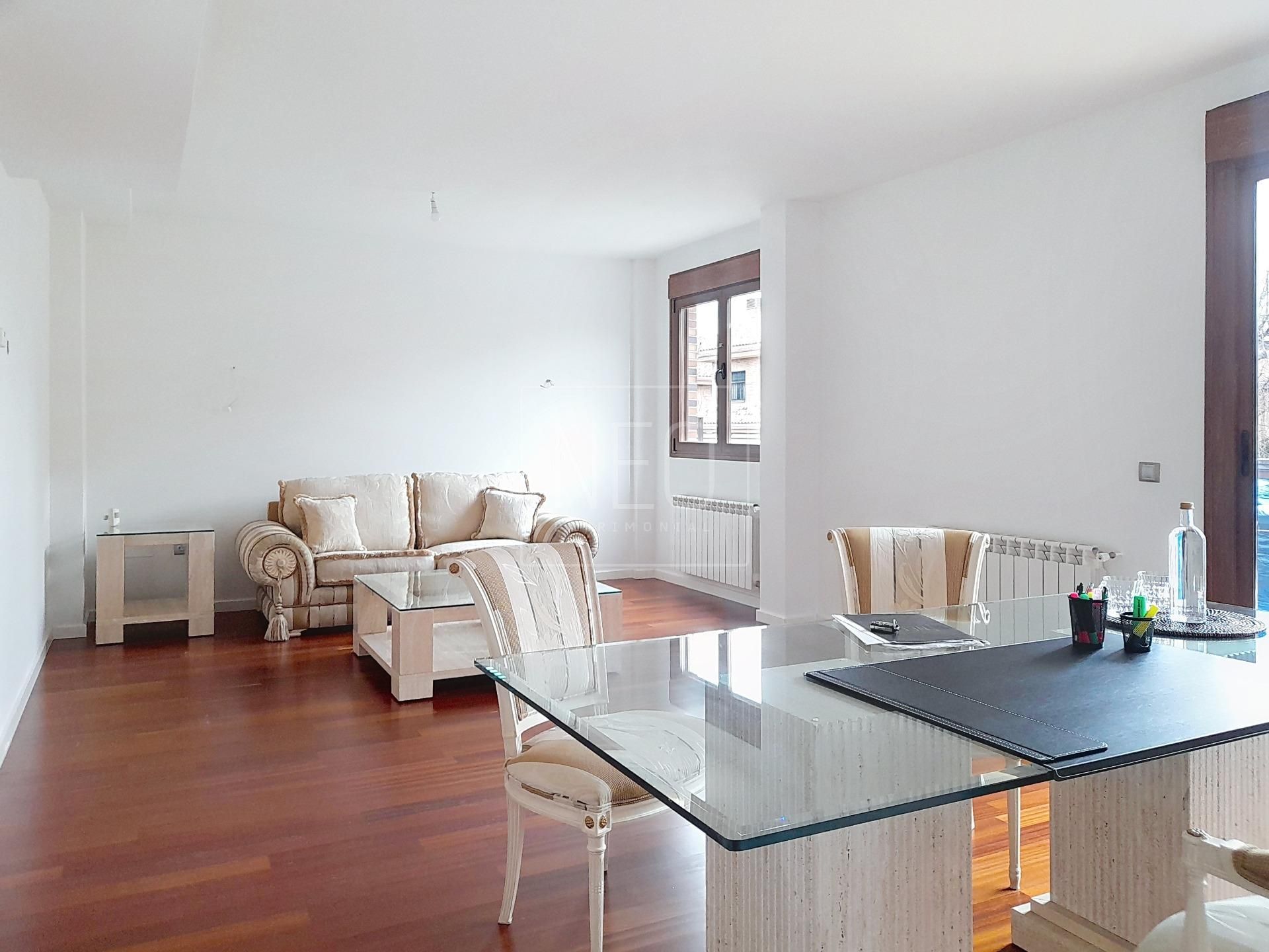 Sala d'estar de Casa adosada en venda en Villaviciosa de Odón amb Aire condicionat, Calefacció i Jardí privat