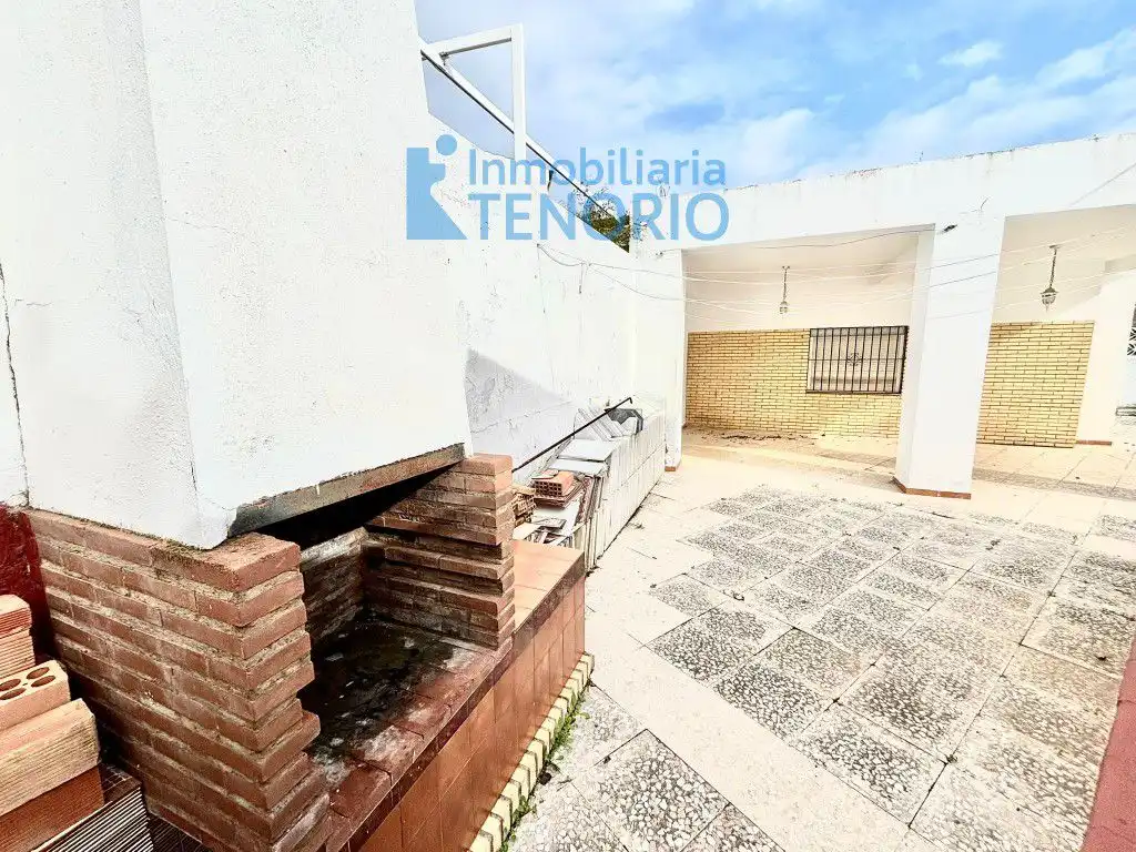 Vista exterior de Casa o xalet en venda en La Antilla amb Terrassa i Traster