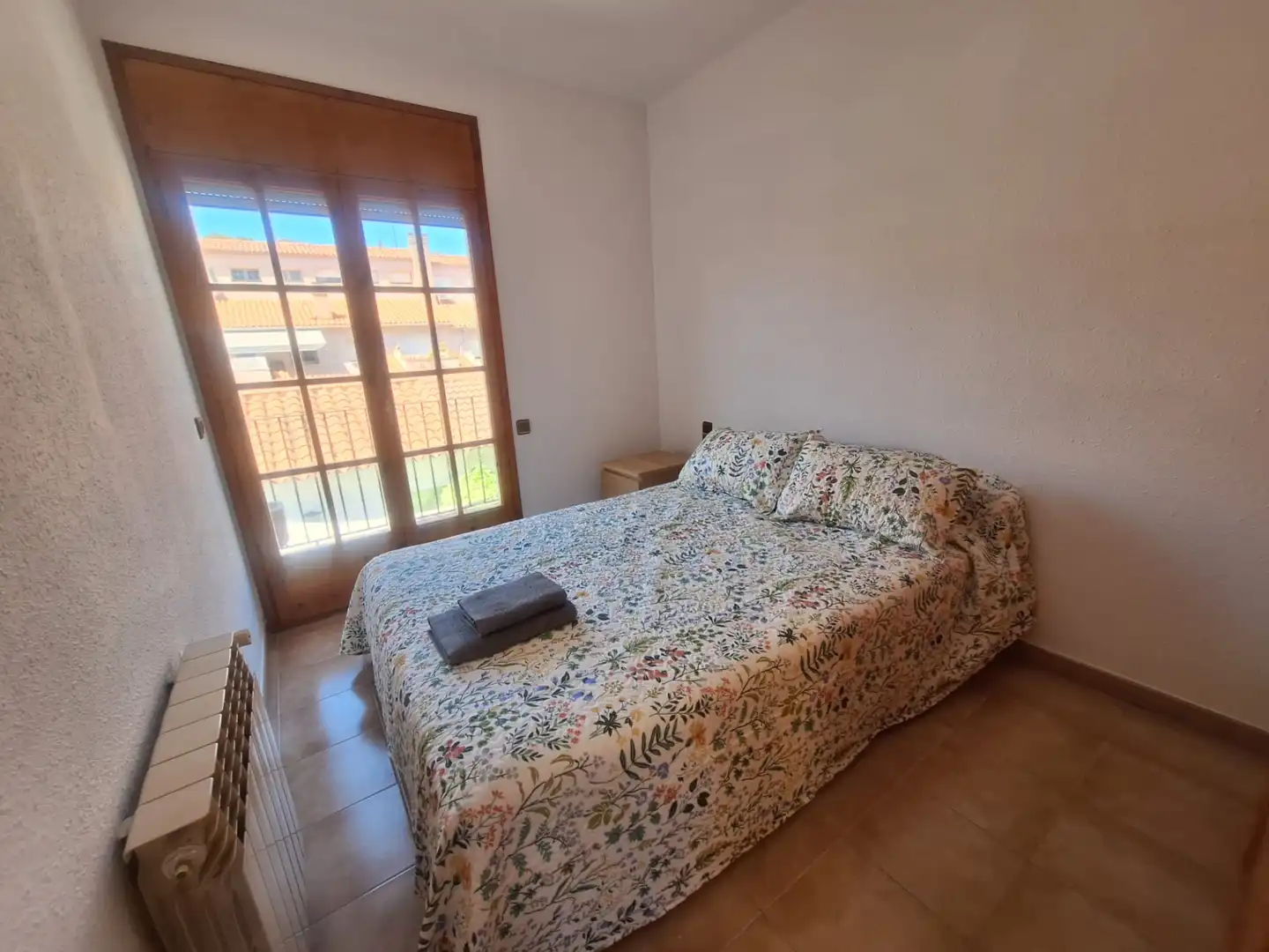 Habitación de Casa adosada en venta en Sant Esteve Sesrovires con Aire acondicionado, Calefacción y Jardín privado