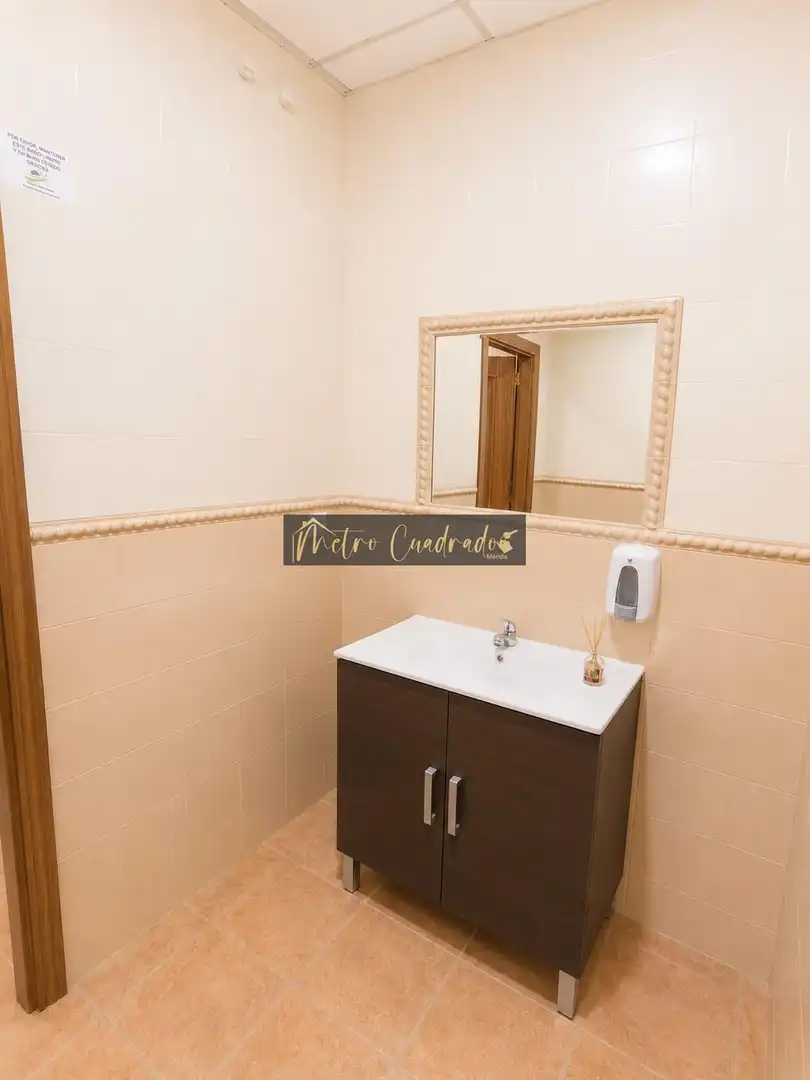 Baño de Local de alquiler en Mérida con Aire acondicionado