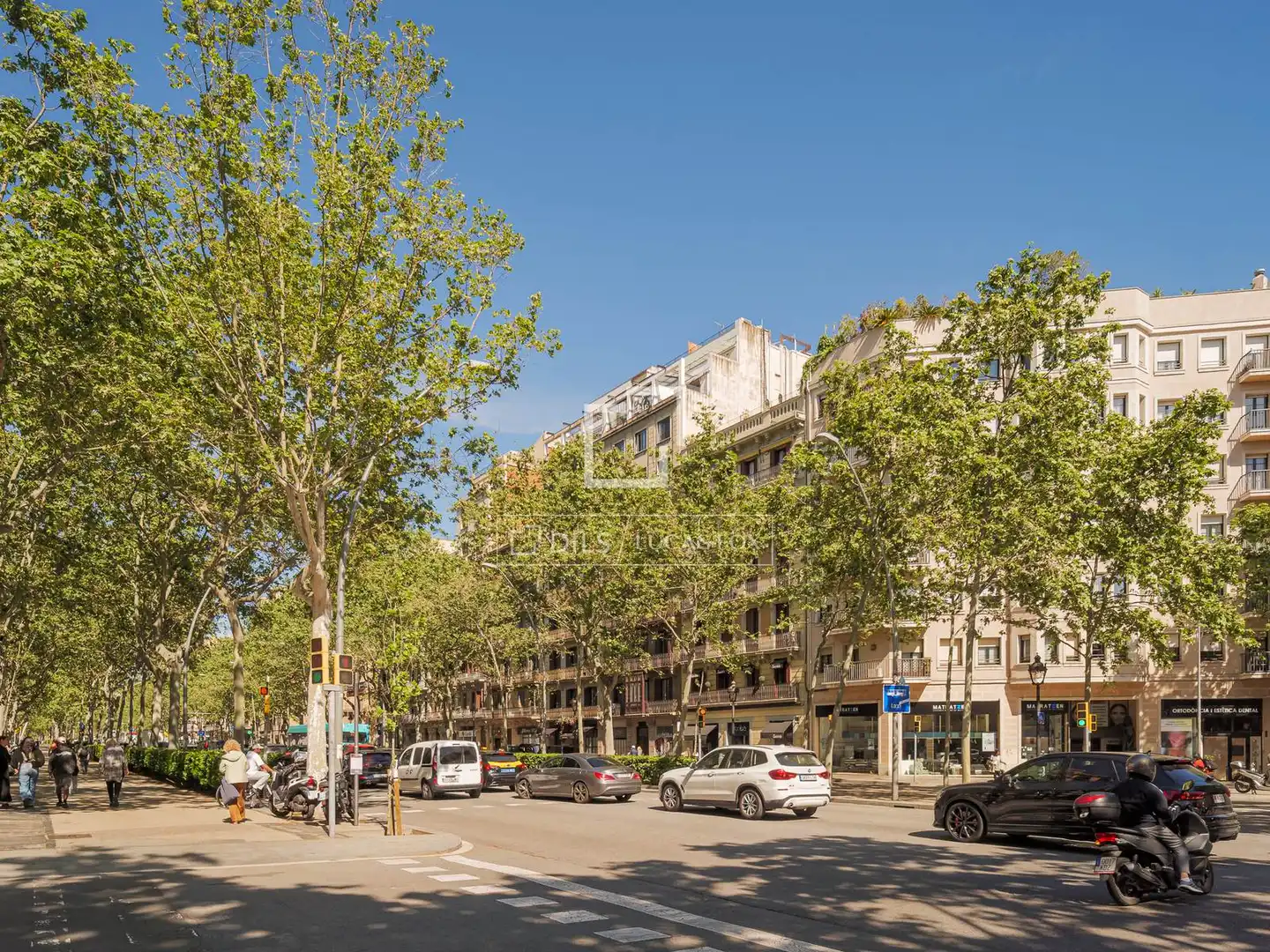 Vista exterior de Pis en venda en Barcelona amb Aire condicionat, Calefacció i Balcó