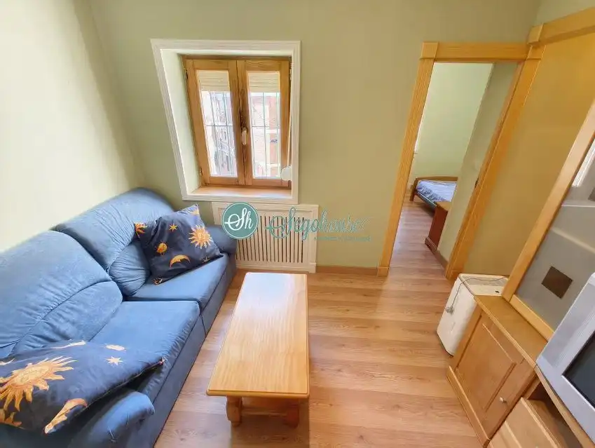 Living room of Flat for sale in Segovia  with Heating, Terrace and Furnished