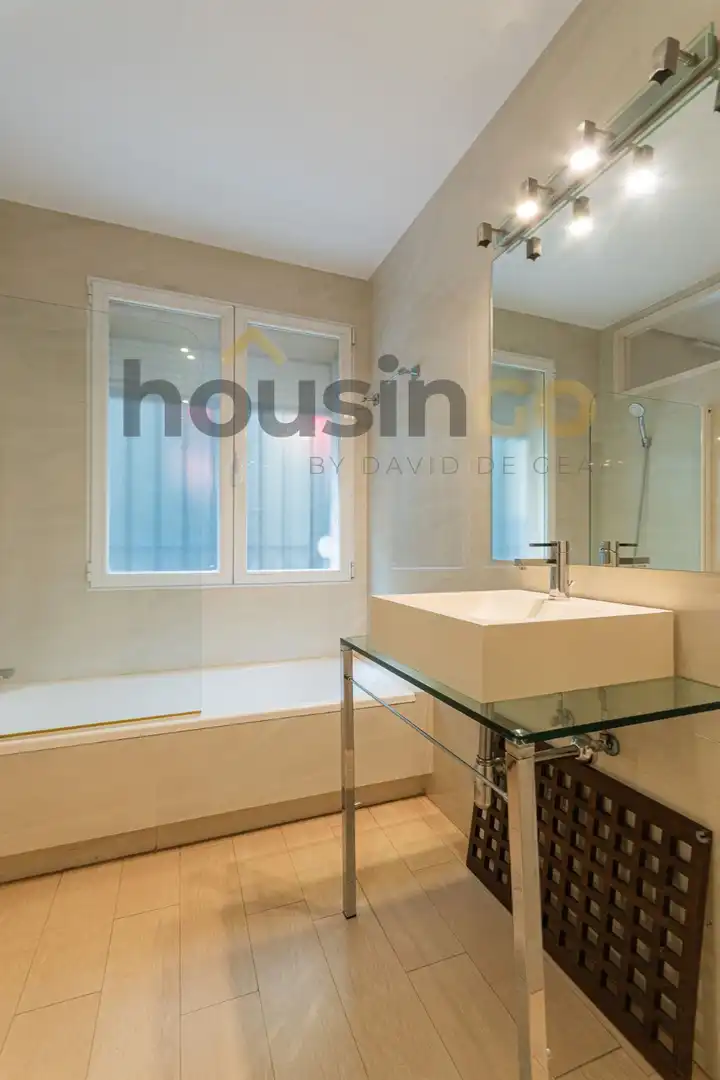 Baño de Piso en venta en Madrid con Aire acondicionado, Calefacción y Amueblado
