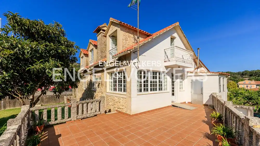 Casa con jardín en venta en A Guarda