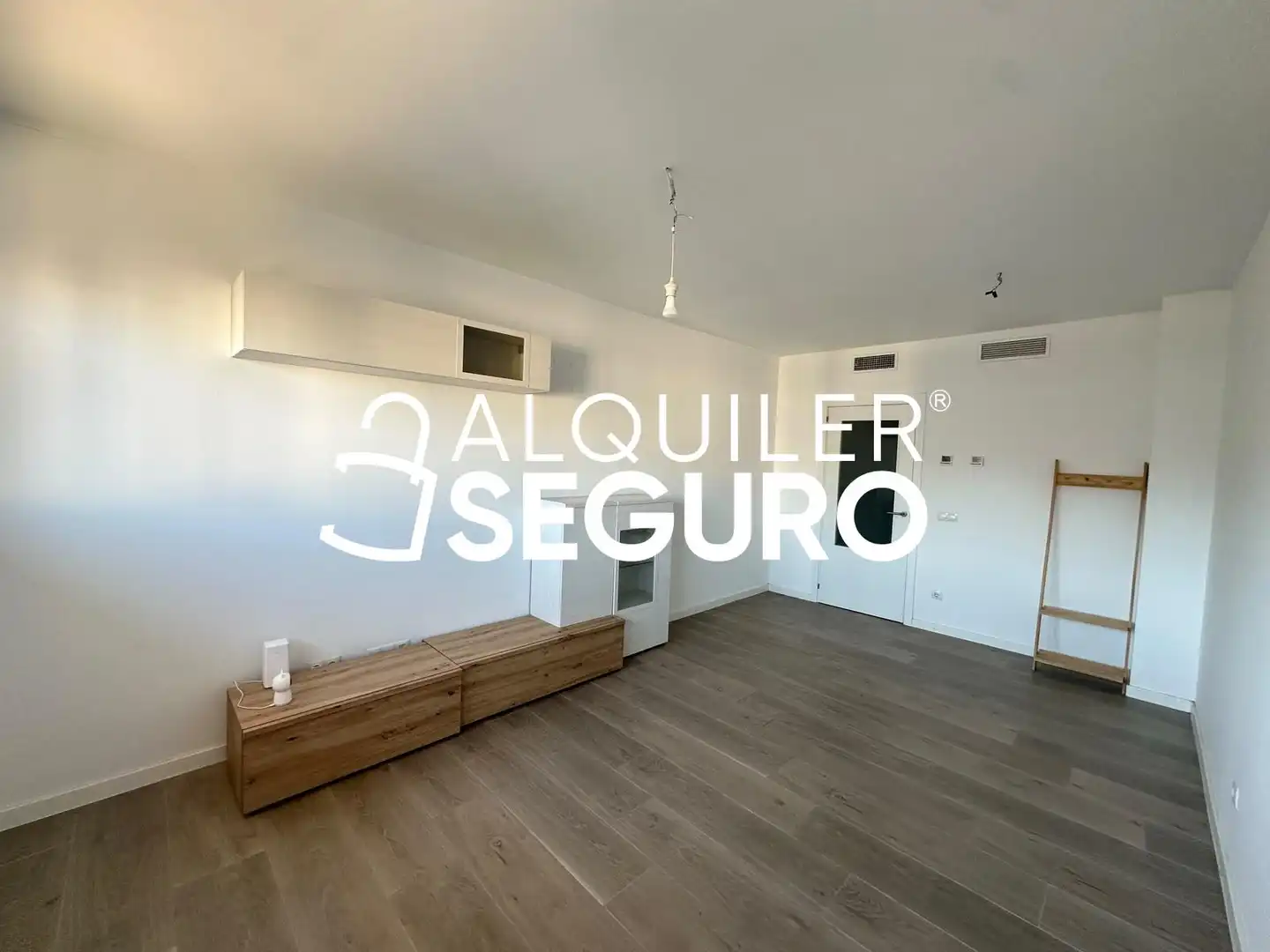 Living room of Flat for rent in Madrid  with Air Conditioner, Heating and Storage room