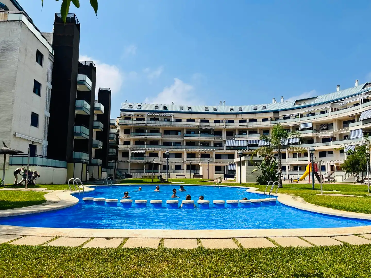 Schwimmbecken von Wohnungen zum Verkauf in Dénia mit Klimaanlage, Heizung und Terrasse