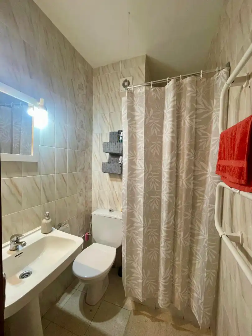 Bany de Apartament en venda en Barcelona amb Forn i Balcó