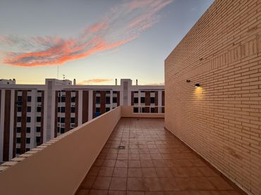 Penthouse with garden to rent in Puerto de Sagunto - Plaza José Saramago 1