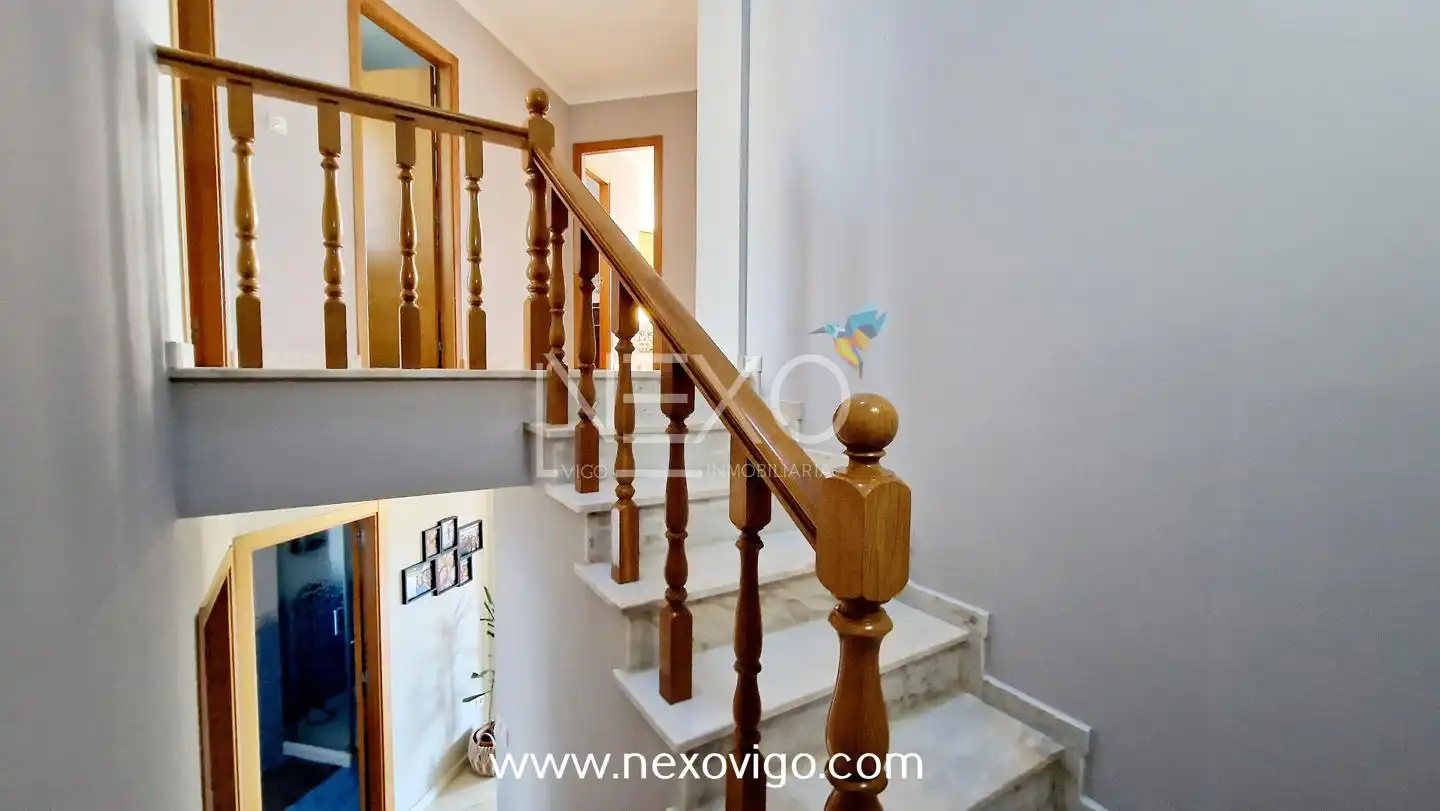 Casa adosada en venta en Cangas  con Calefacción, Trastero y Amueblado