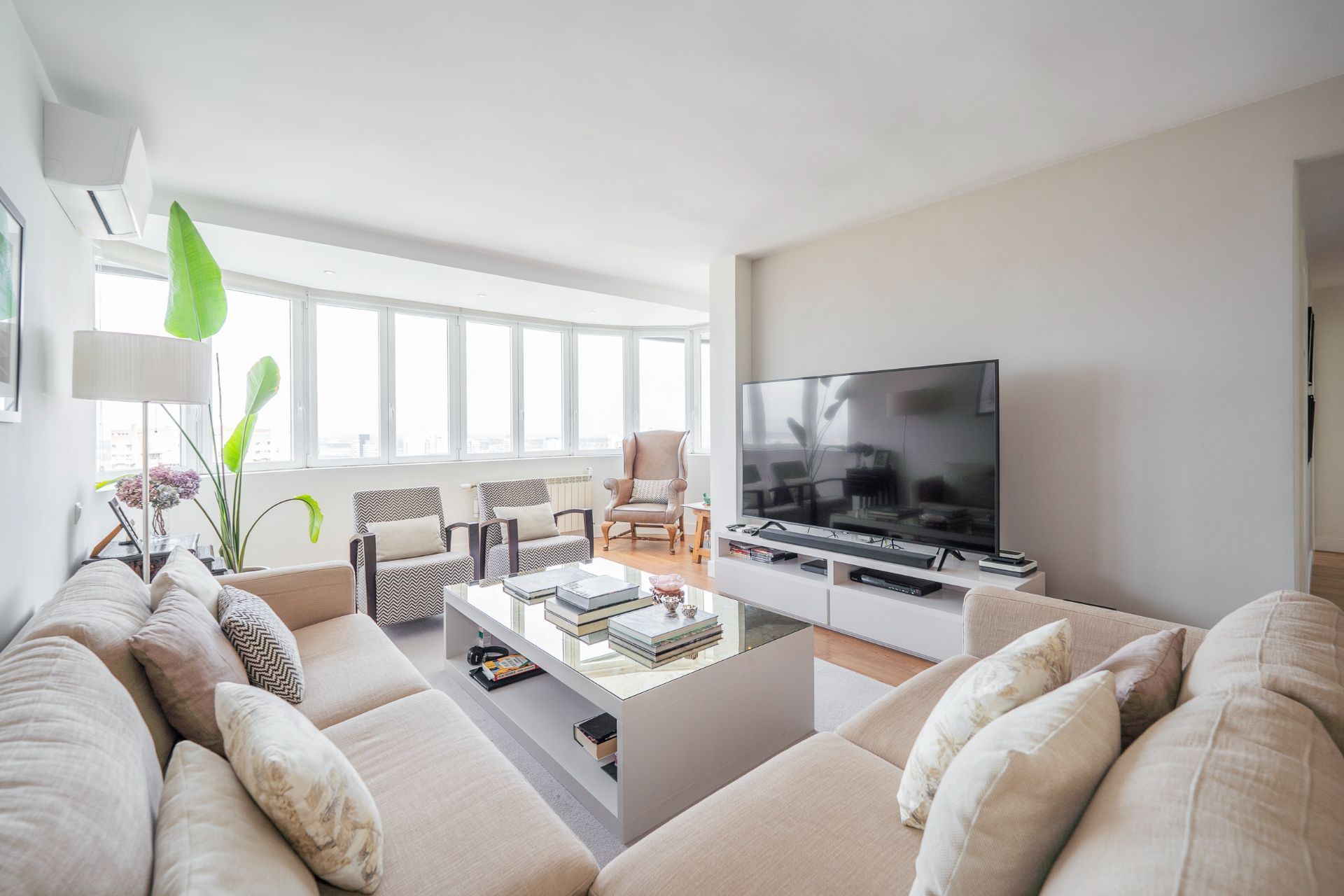 Living room of Attic for sale in  Madrid Capital  with Air Conditioner, Terrace and Community pool