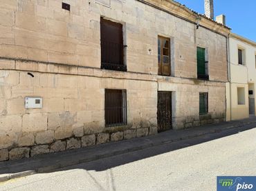 House with balcony for sale in Calle Barrio Nuevo 17
