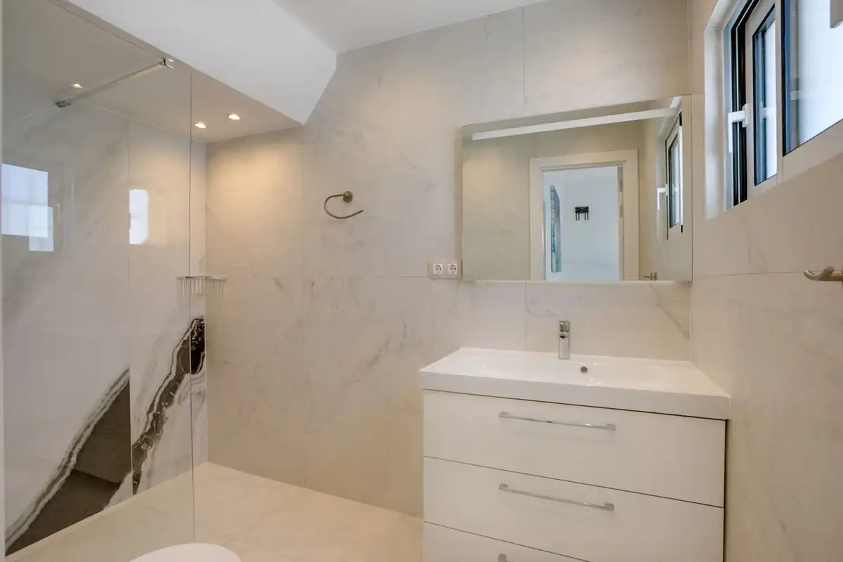 Bany de Casa o xalet en venda en Manilva amb Aire condicionat, Jardí privat i Terrassa