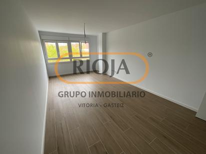 Bedroom of Flat for sale in Vitoria - Gasteiz  with Heating, Terrace and Storage room