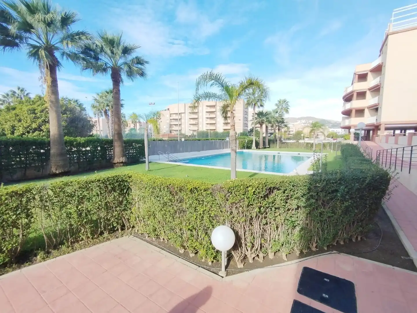 Piscina de Pis en venda en Salobreña amb Jardí privat, Terrassa i Moblat