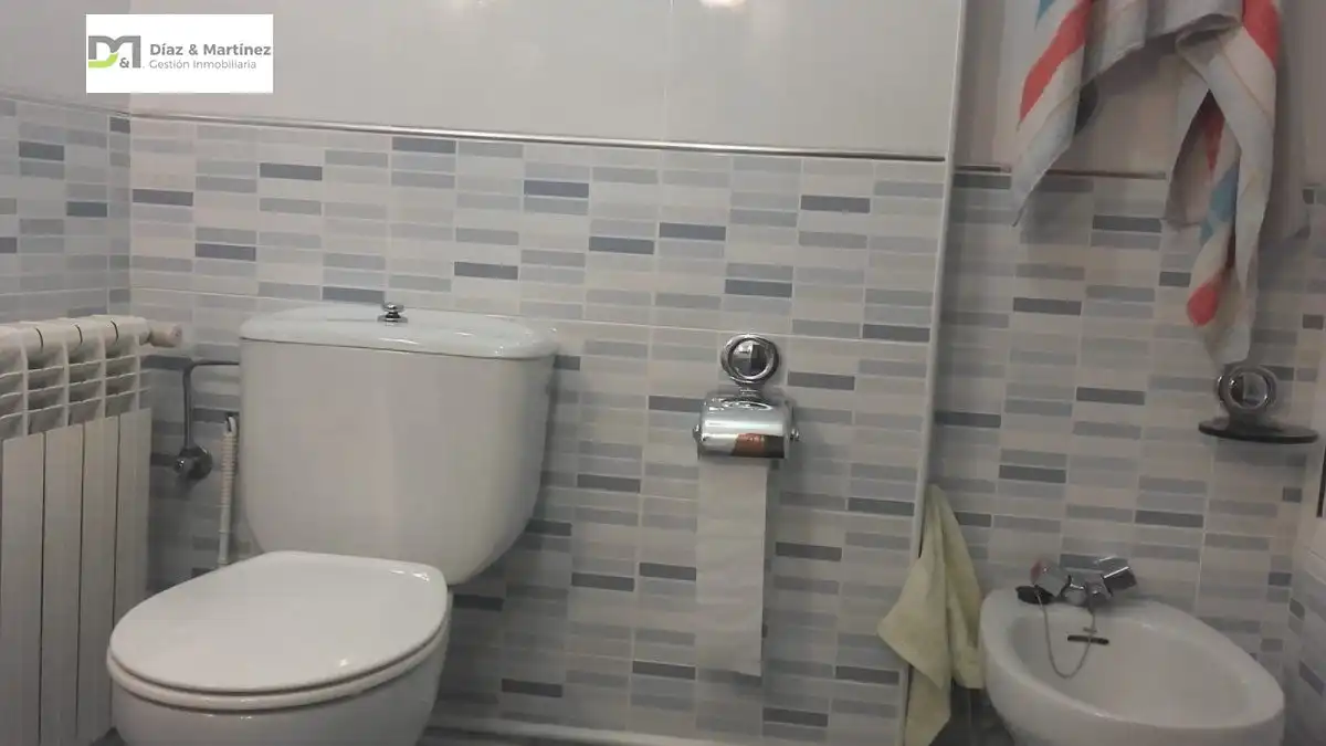 Baño de Piso en venta en La Bañeza  con Calefacción y Terraza