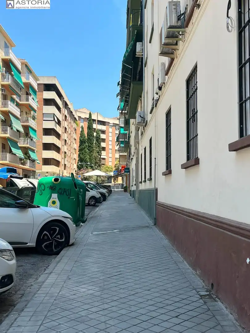 Wohnung zur Miete in Calle Calle Pintor Rodríguez Acosta, Camino de Ronda
