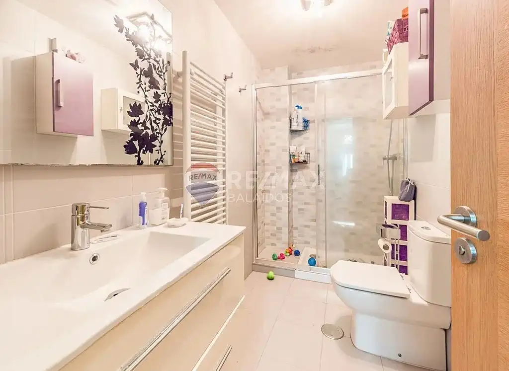 Baño de Piso en venta en Vigo  con Calefacción, Trastero y Amueblado