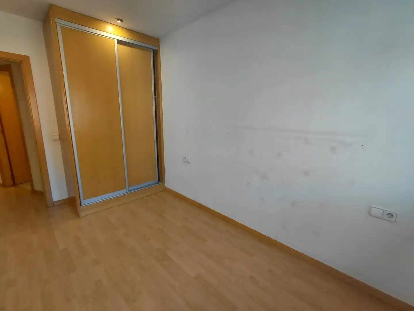 Bedroom of Flat for rent in Girona  with Air Conditioner, Heating and Balcony