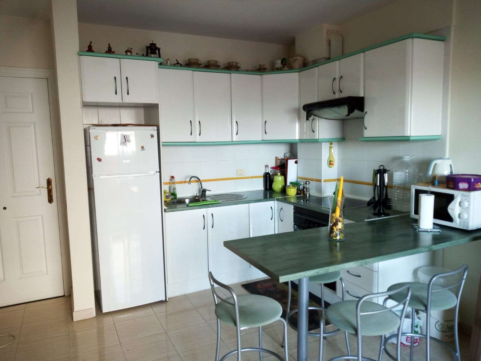 Cuina de Apartament per a compartir en San Sebastián de la Gomera amb Aire condicionat, Terrassa i Moblat