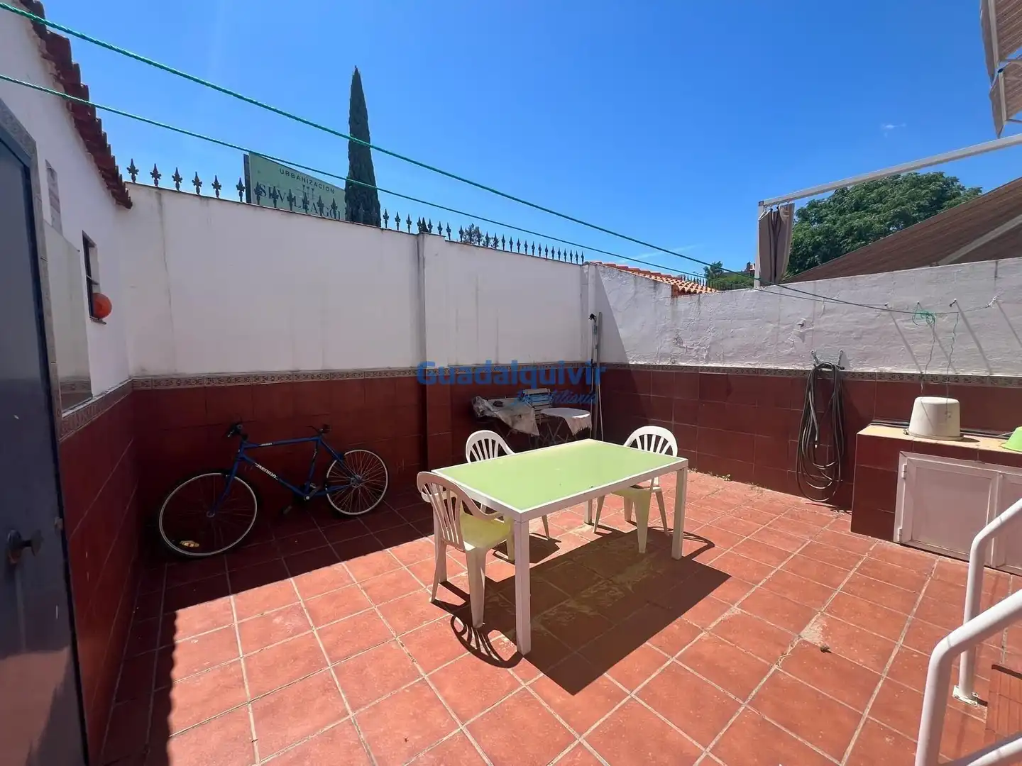 Terrassa de Casa adosada en venda en Montequinto amb Aire condicionat, Jardí privat i Traster