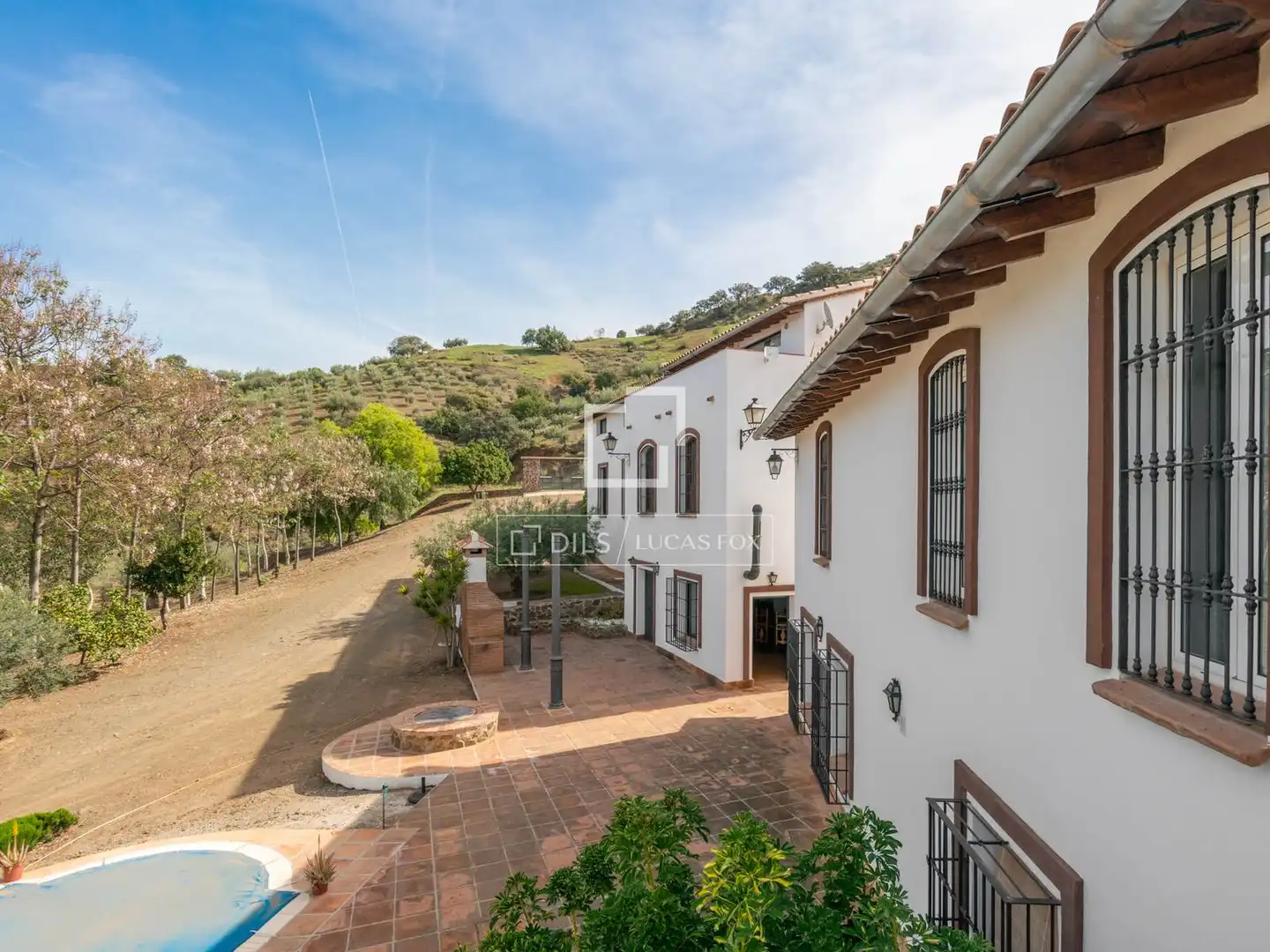 Vista exterior de Finca rústica en venda en Málaga amb Jardí privat, Terrassa i Traster