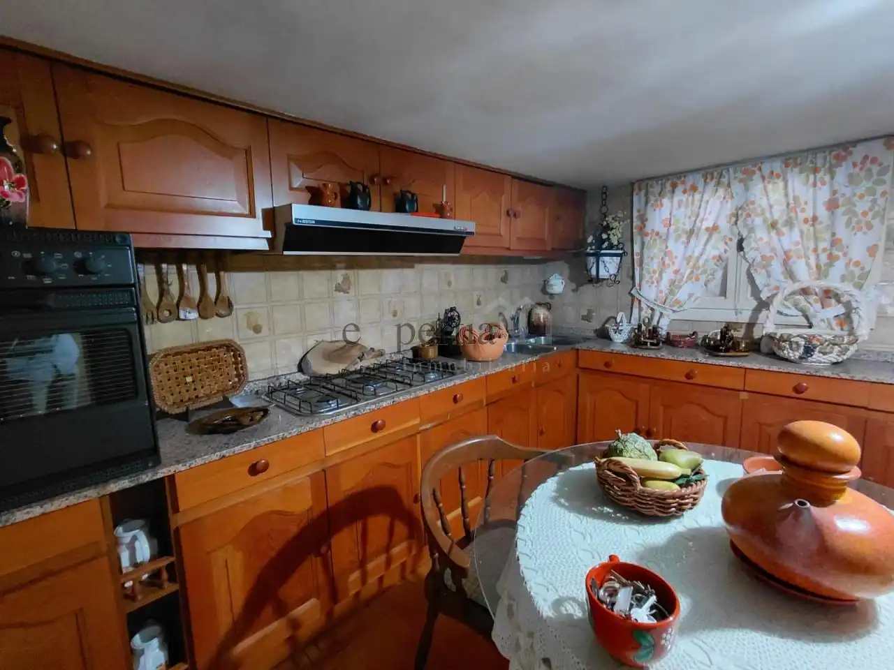 Cuina de Casa o xalet en venda en Ribeira amb Calefacció i Moblat