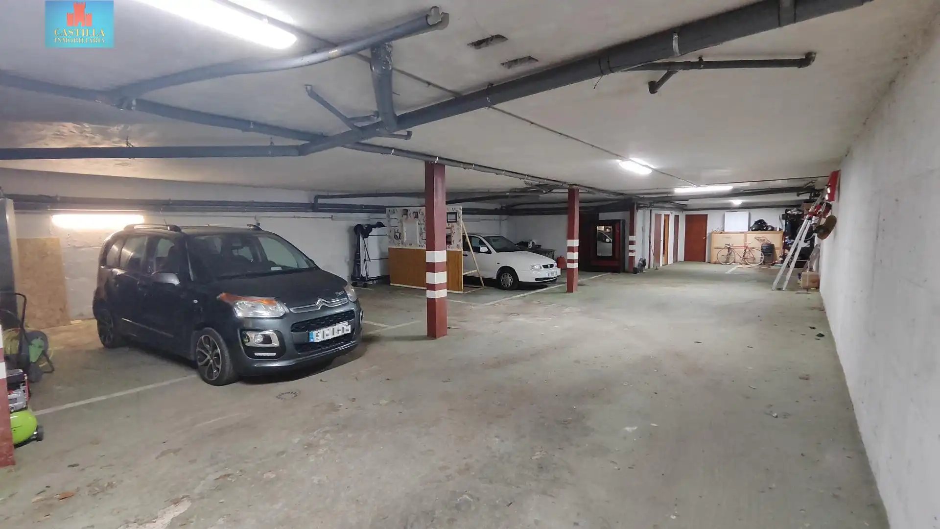 Parking de Finca rústica en venta en Muñopepe con Calefacción, Jardín privado y Trastero