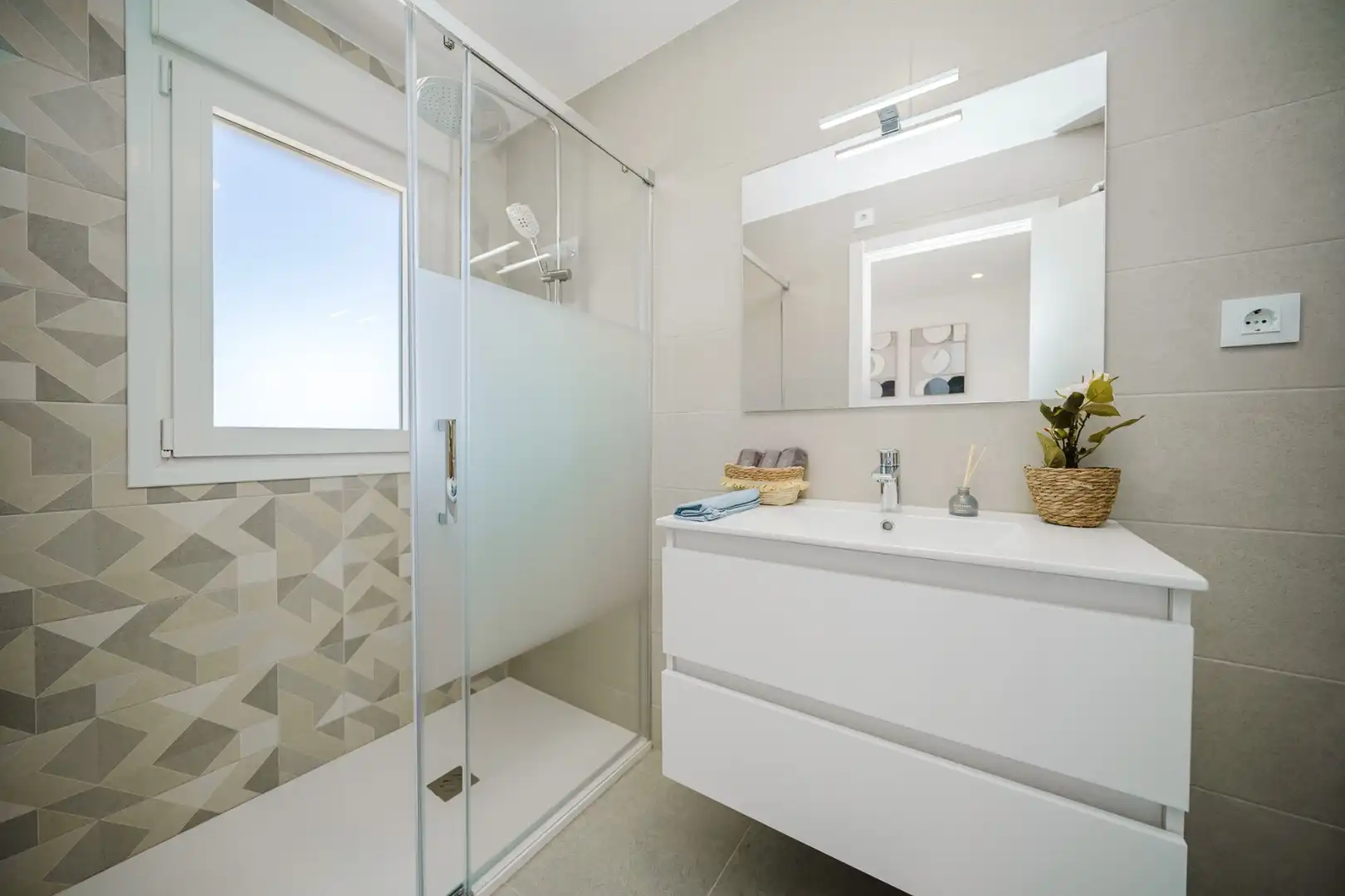 Bany de Apartament en venda en La Manga del Mar Menor amb Aire condicionat, Terrassa i Piscina
