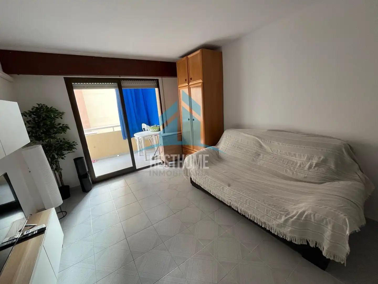 Exterior view of Study for sale in Gandia  with Air Conditioner, Terrace and Community pool