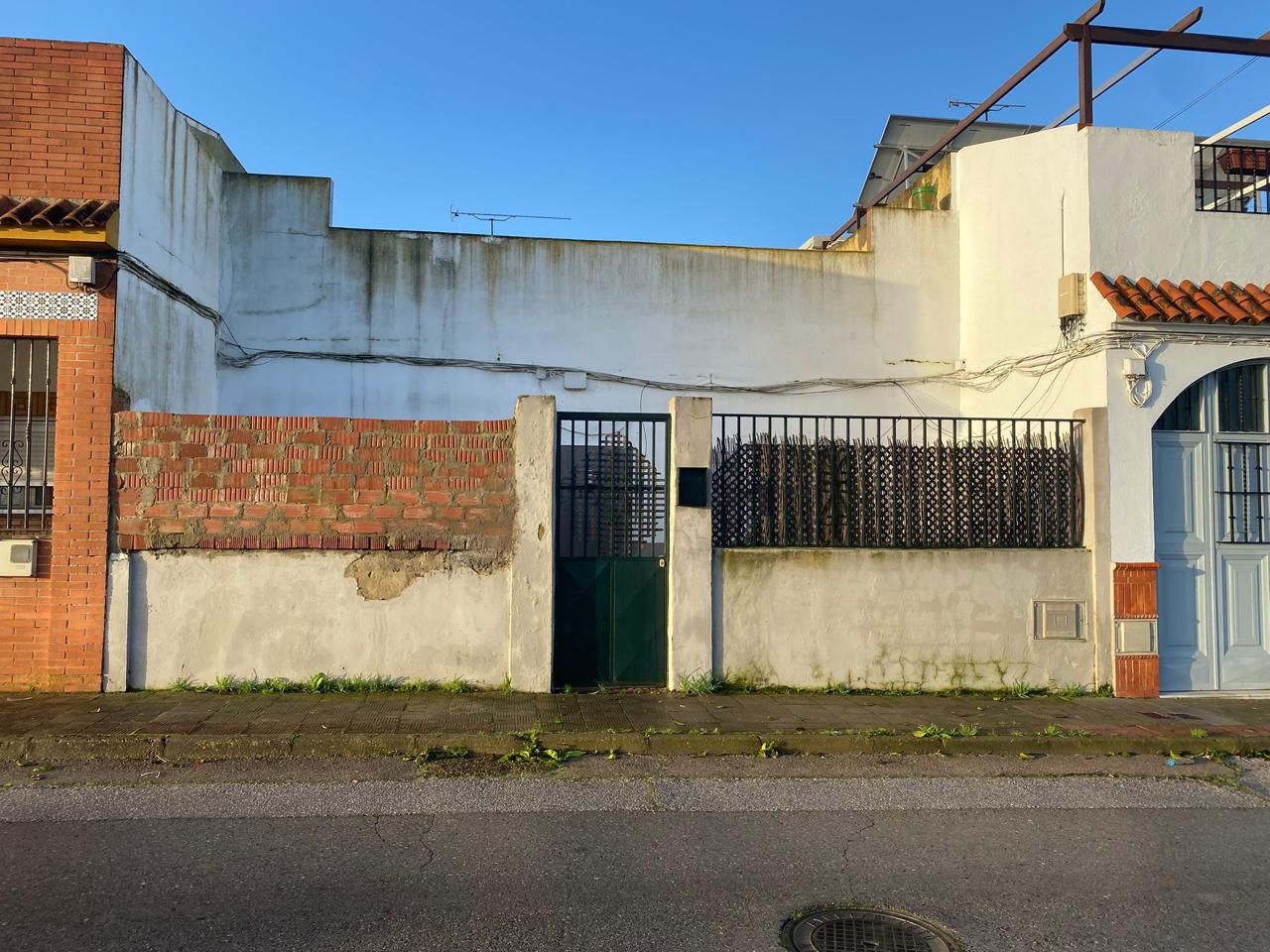 Exterior view of House or chalet for sale in Dos Hermanas