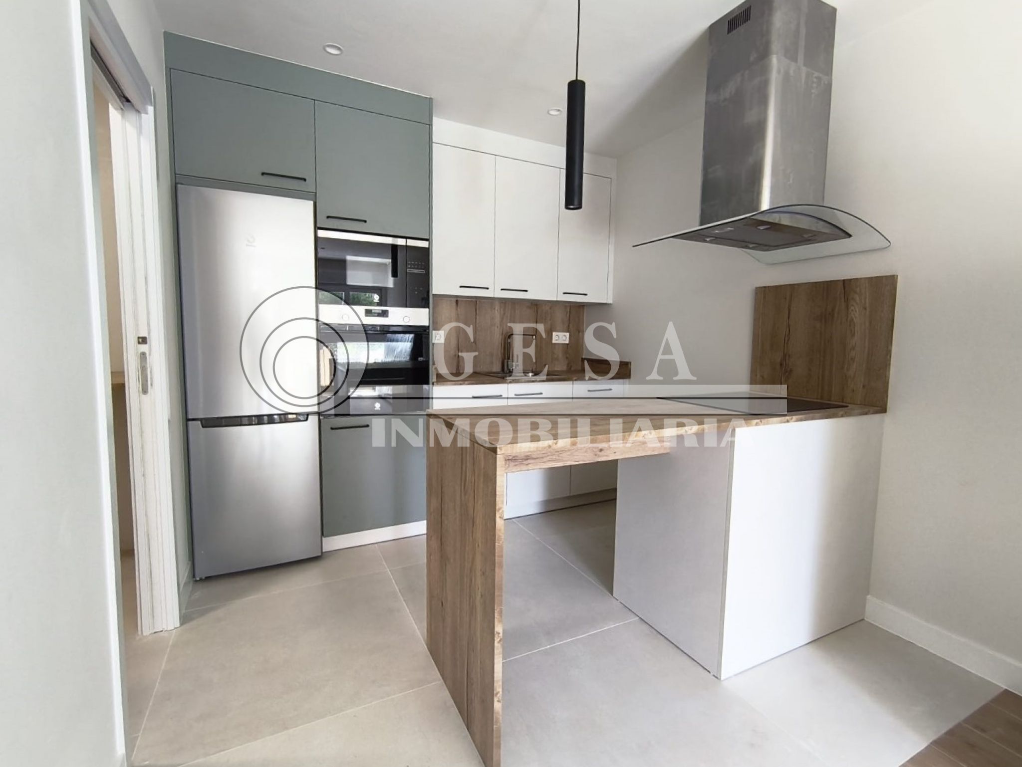 Flat for sale in Laguna Beach