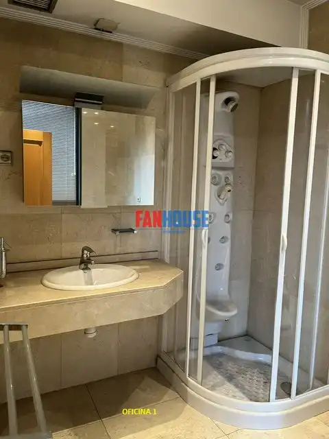 Bany de Oficina en venda en Oviedo 