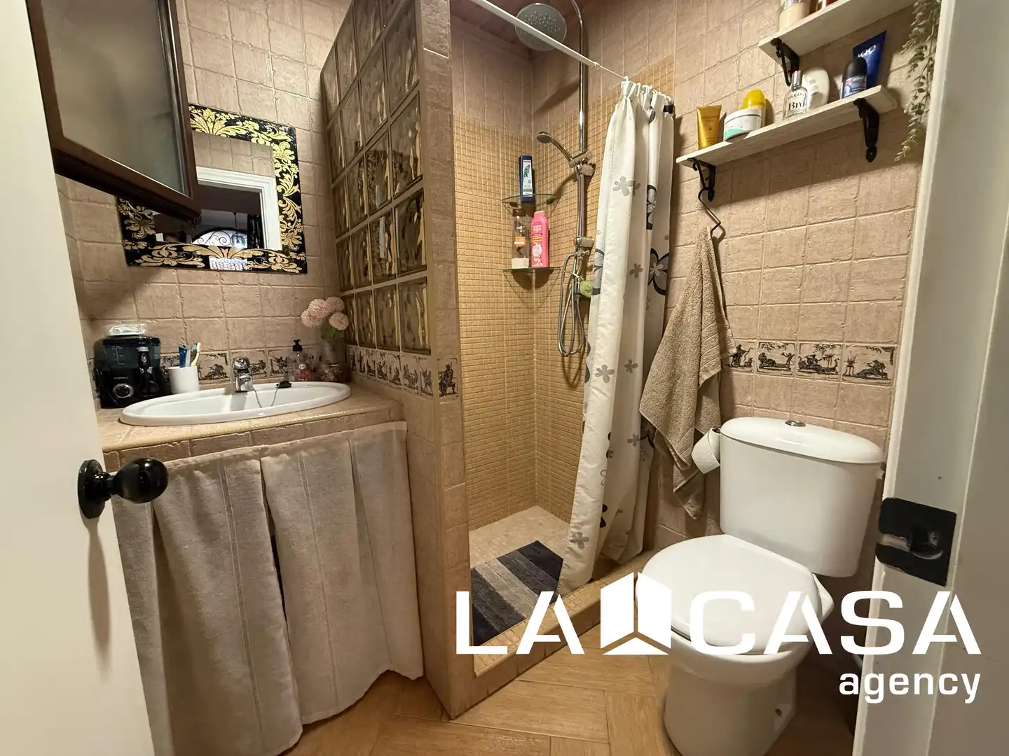 Bathroom of Detached homes for sale in Dos Hermanas  with Air Conditioner, Terrace and Storage room