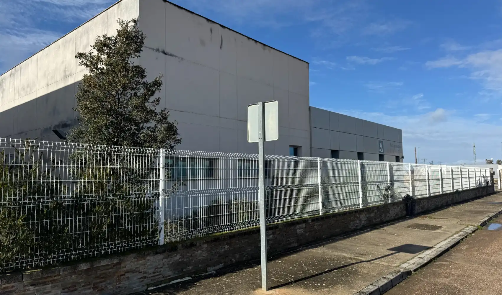 Vista exterior de Nave industrial en venta en La Albuera