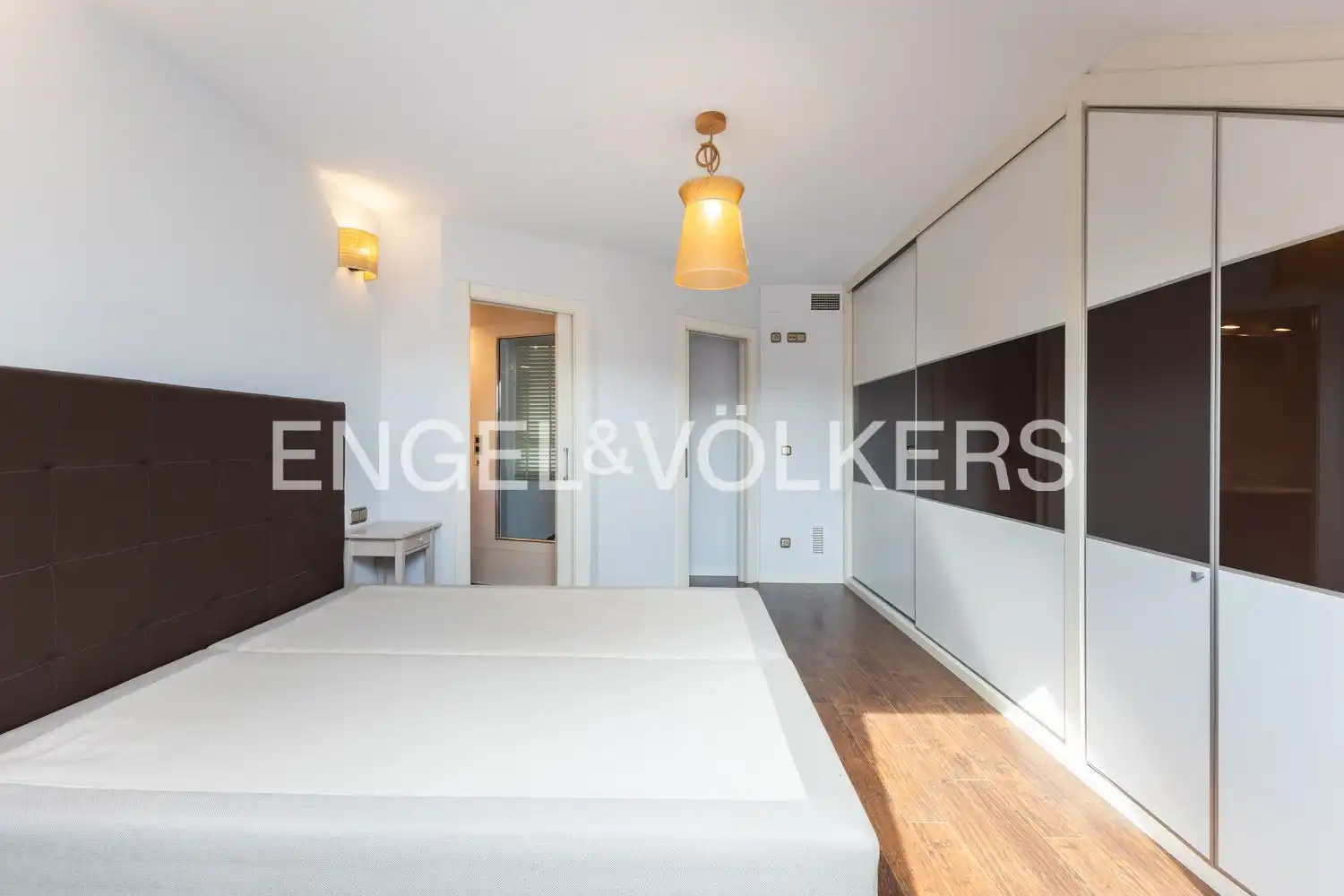 Dormitori de Àtic de lloguer en Valencia amb Aire condicionat, Calefacció i Parquet