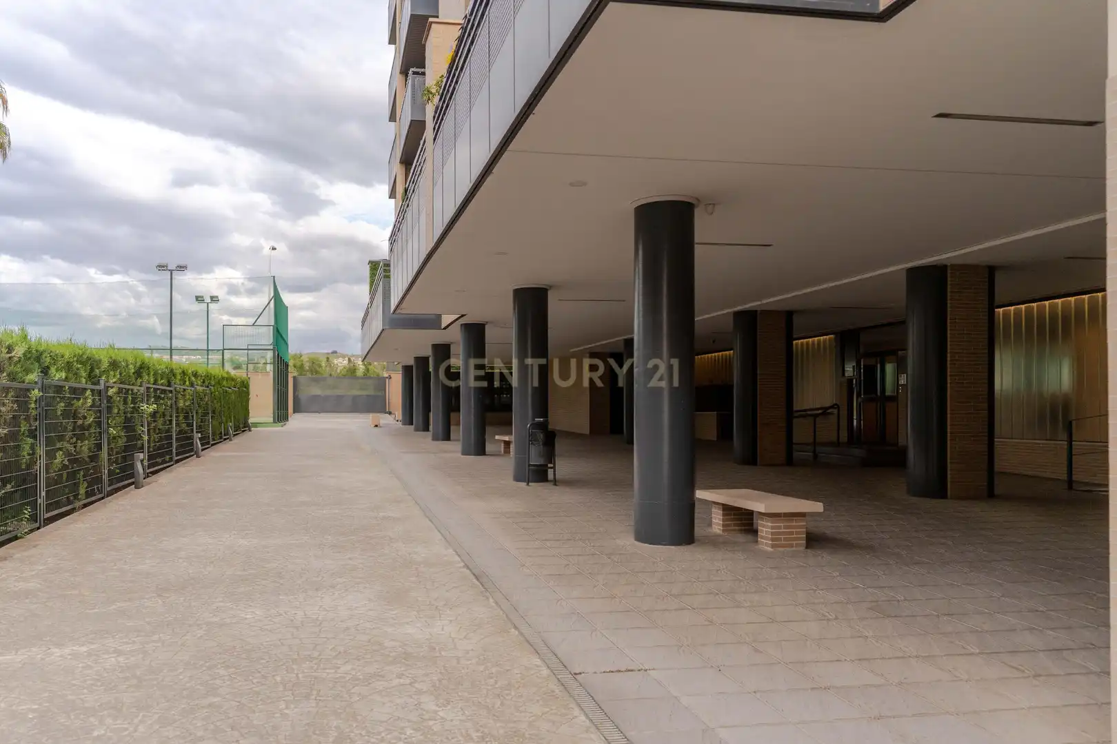 Terraza de Piso en venta en Granada con Jardín privado, Trastero y Piscina comunitaria