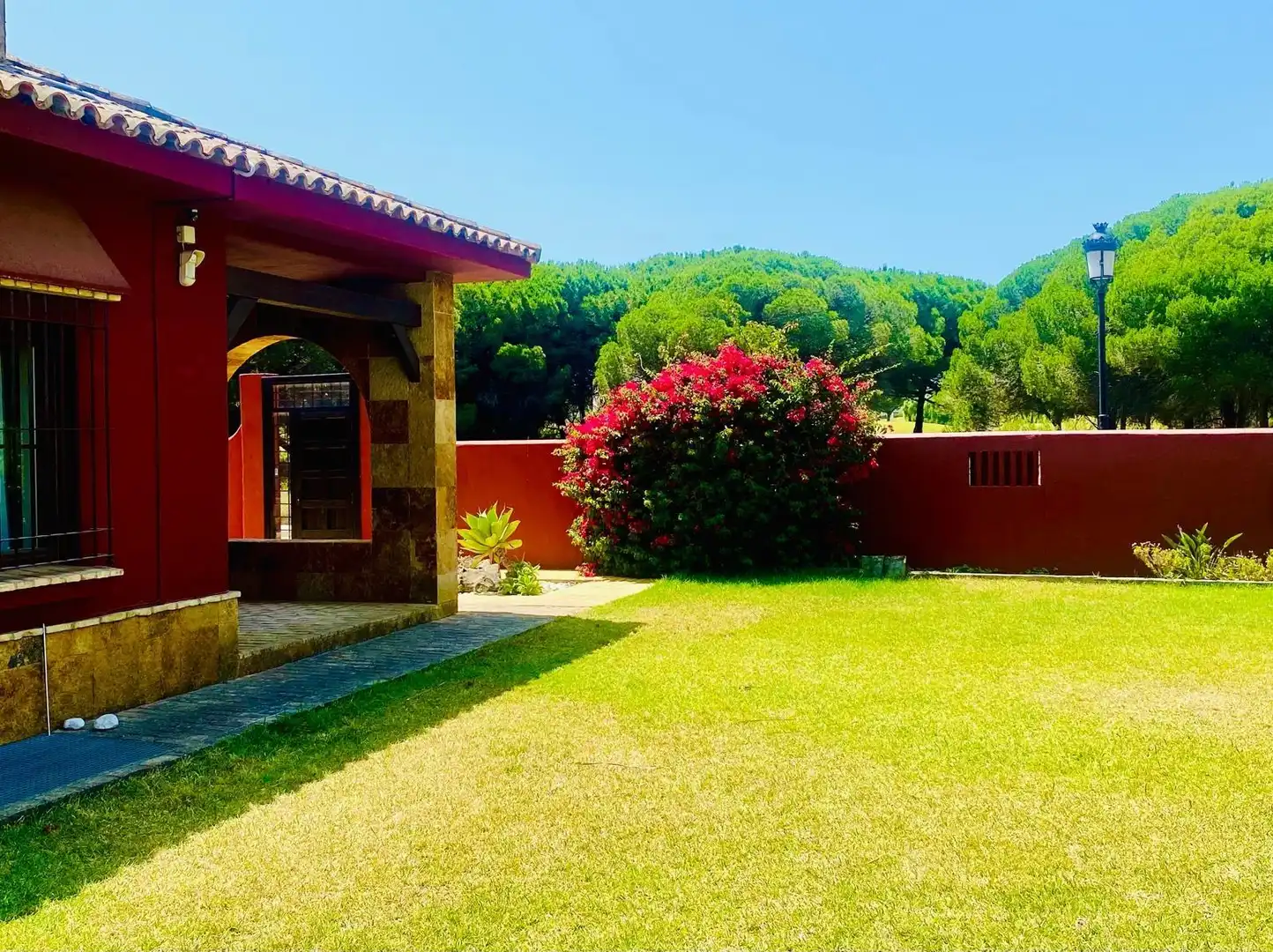 Villa con piscina in vendita a Novo Sancti Petri, imagen 2