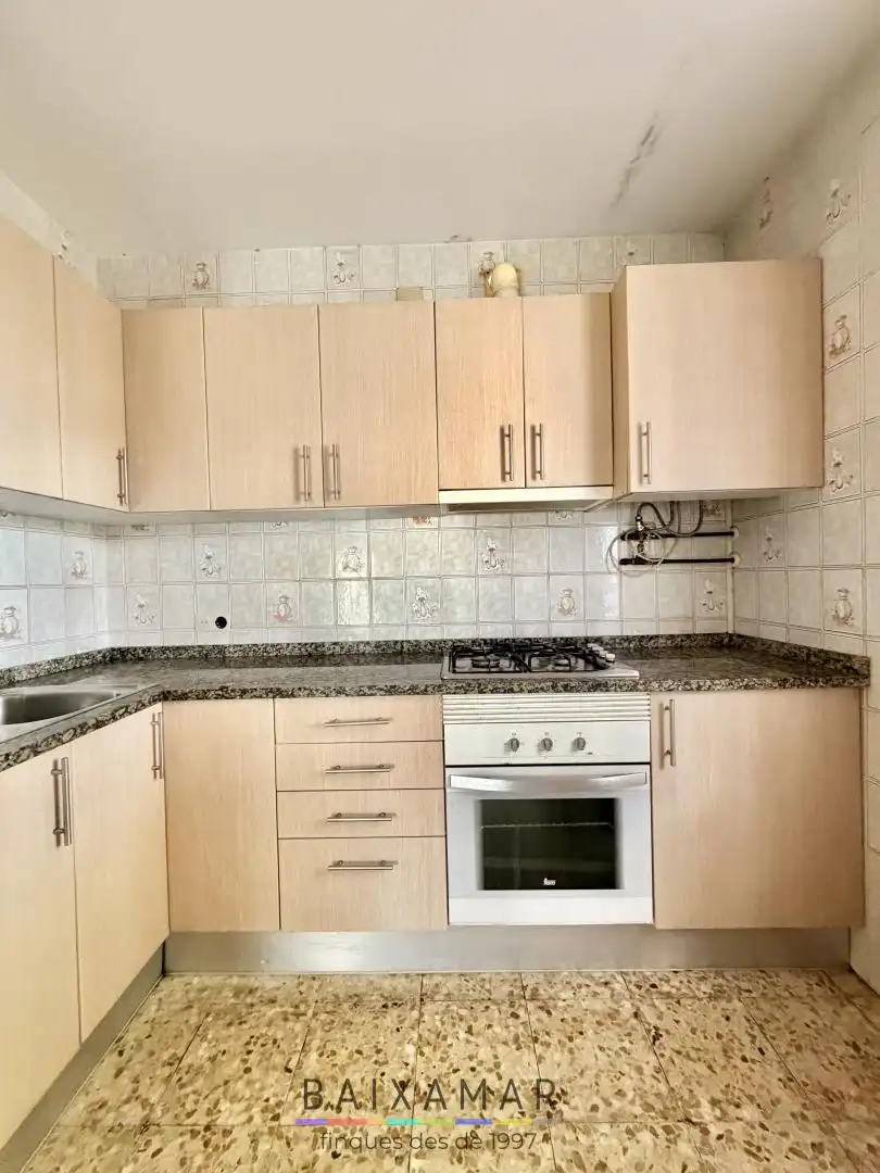 Cuina de Casa o xalet en venda en Cubelles amb Calefacció, Jardí privat i Forn