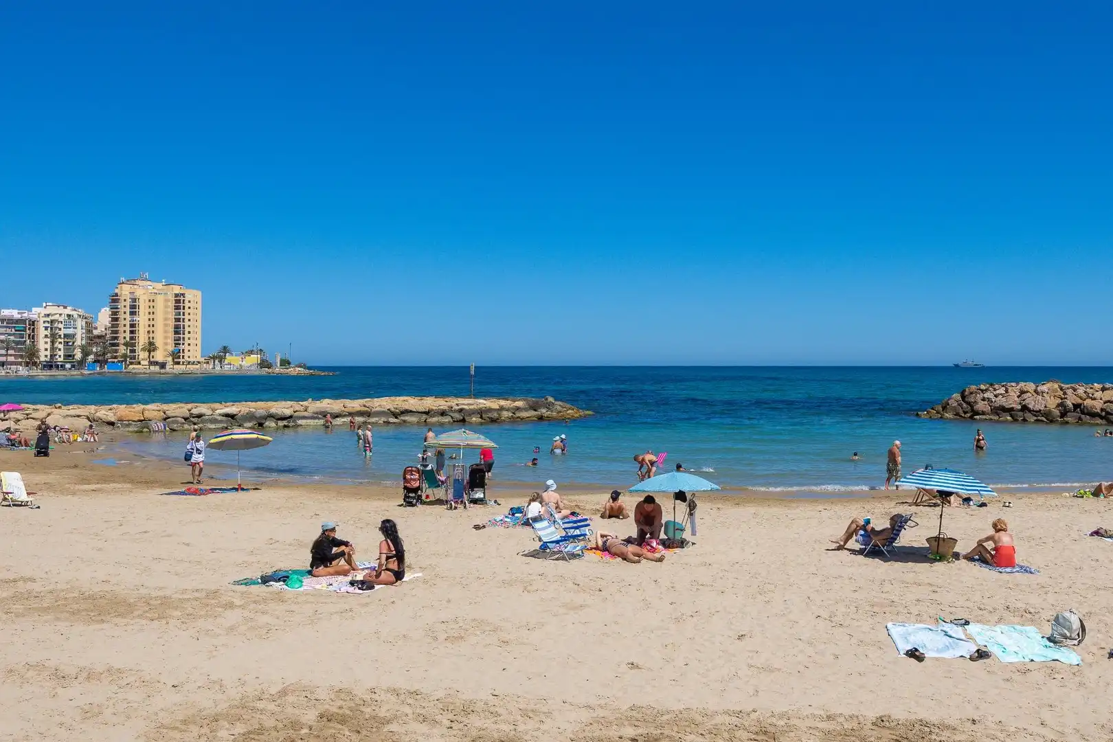 Exterior view of Study for sale in Torrevieja  with Air Conditioner, Terrace and Balcony