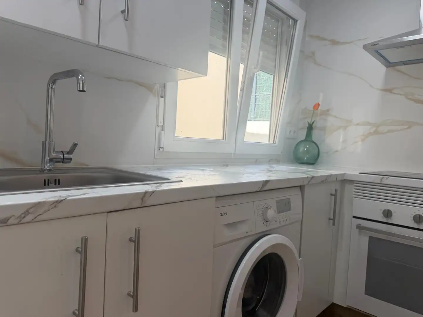 Cuina de Casa o xalet en venda en Vigo  amb Aire condicionat, Calefacció i Terrassa