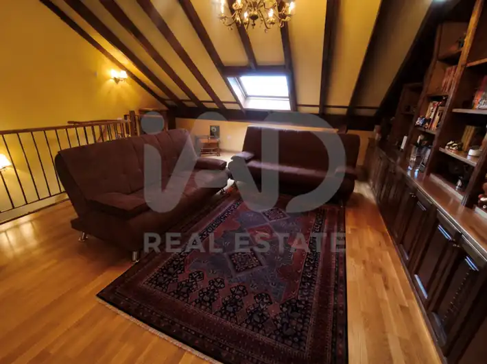 Sala d'estar de Casa adosada en venda en Valverde de la Virgen amb Calefacció