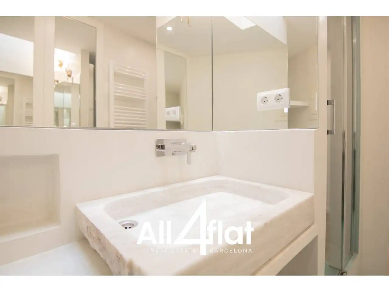 Bathroom of Flat for sale in Barcelona  with Air Conditioner, Parquet flooring and Terrace