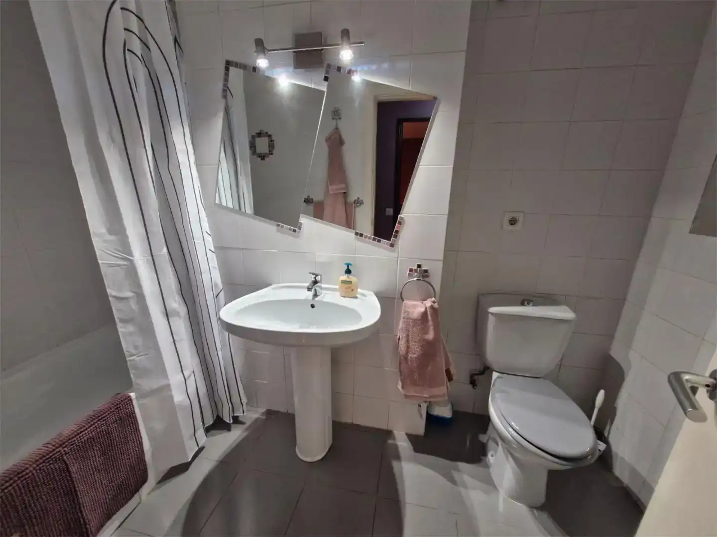 Badezimmer von Wohnung zur Miete in  Sevilla Capital mit Klimaanlage