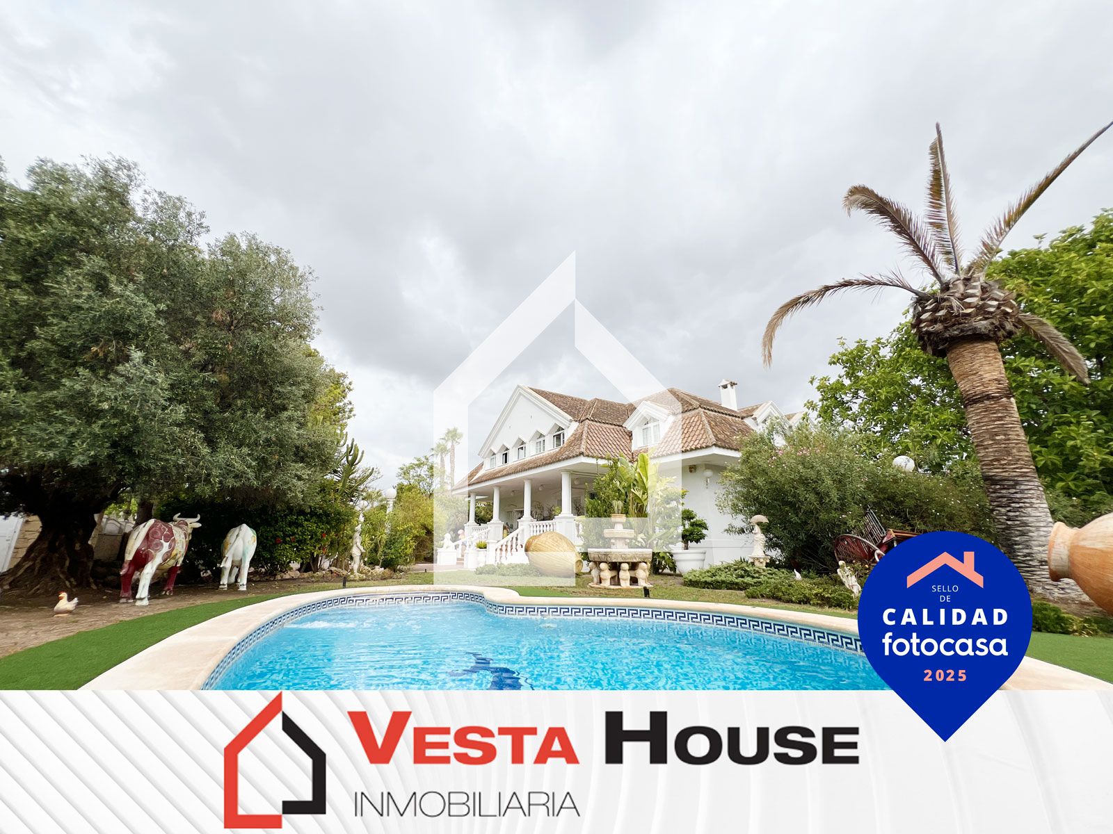 Vista exterior de Casa o chalet en venta en San Vicente del Raspeig / Sant Vicent del Raspeig con Aire acondicionado, Calefacción y Jardín privado