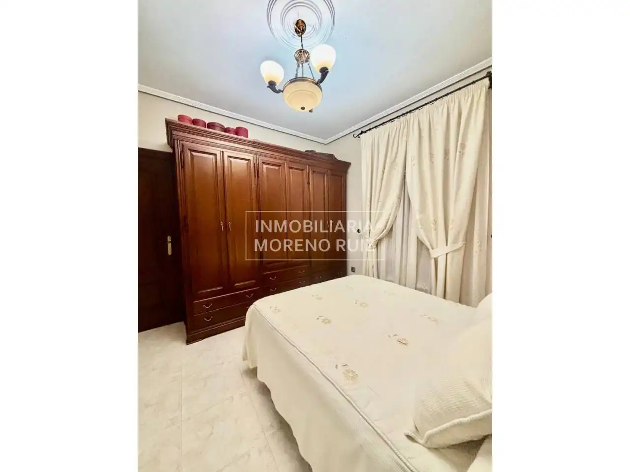 Dormitori de Casa o xalet en venda en Baena
