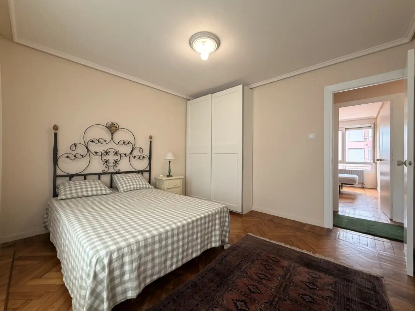 Schlafzimmer von Wohnung zur Miete in Los Corrales de Buelna  mit Heizung, Privatgarten und Parkett